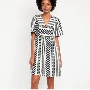 Old Navy Tribal Print Jacquard Swing Dress (Black/White, Med)